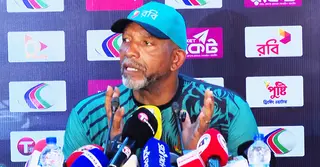 খেলোয়াড়দের সামাজিক যোগাযোগমাধ্যমে কিছু লেখা উচিত নয়: ফিল সিমন্স